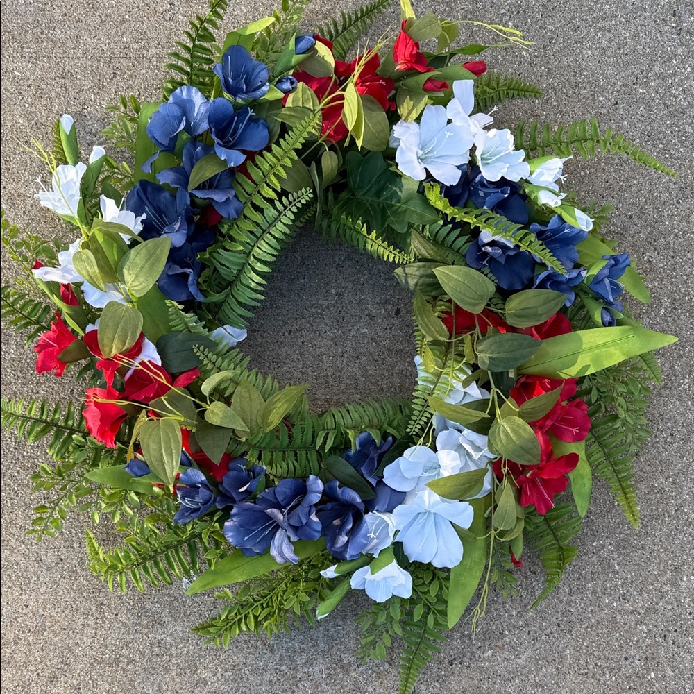 Frontgate Red, White & Blue Wreath - NWOT - Picture 10 of 16